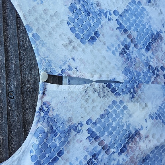 Cynthia Rowley blue white & Grey blouse size small - Picture 5 of 7